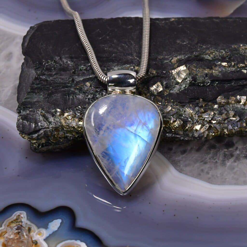 Edelsteinschmuck mit Seele: Erlebe die Leichtigkeit von CrystalScents