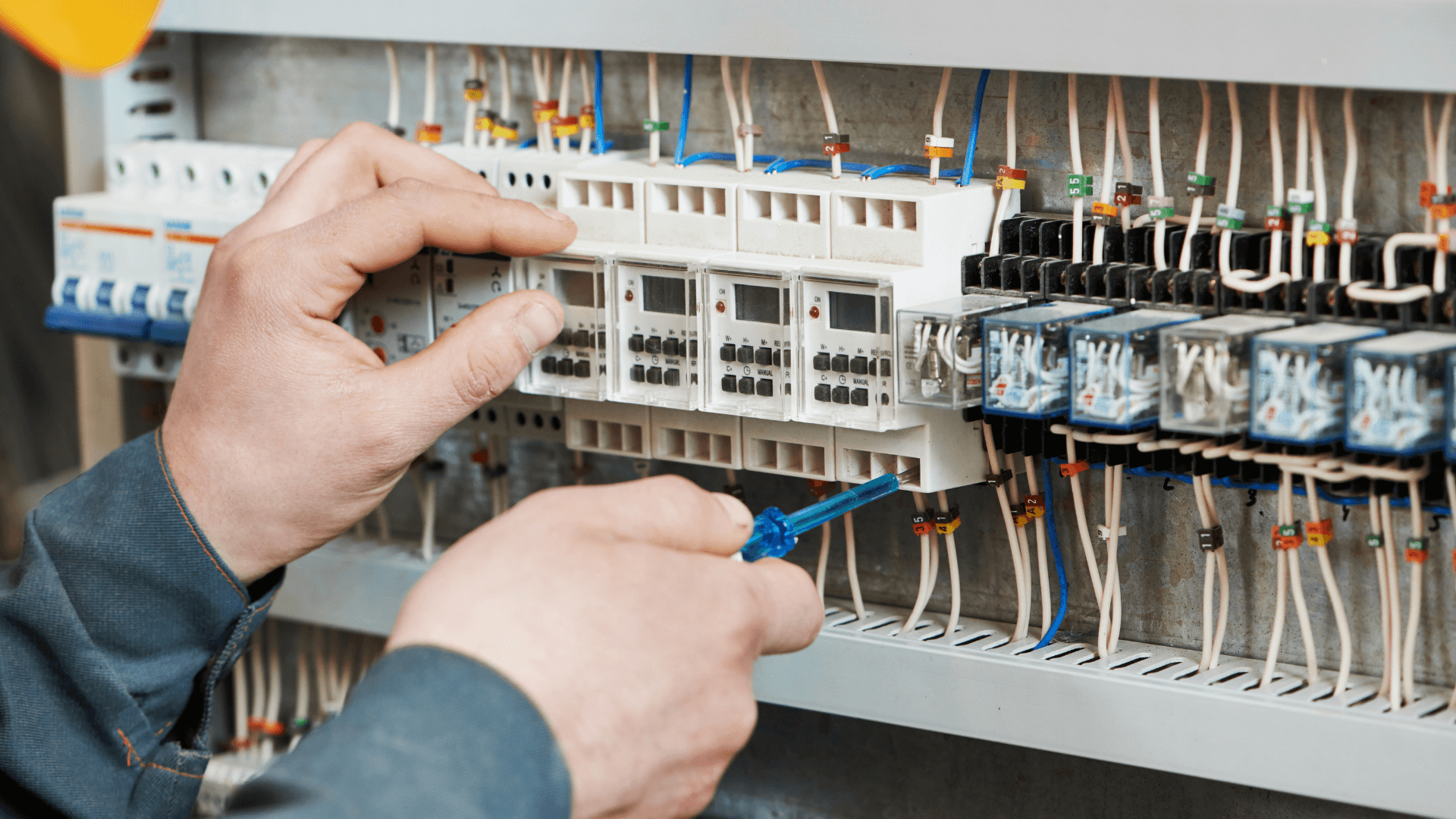 meister-job: Einfach Elektriker in der Nähe finden und vergleichen