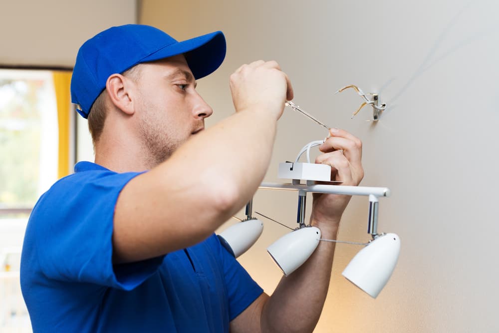 Elektriker Notdienst: Professionelle Reparaturen, wann immer Sie sie brauchen