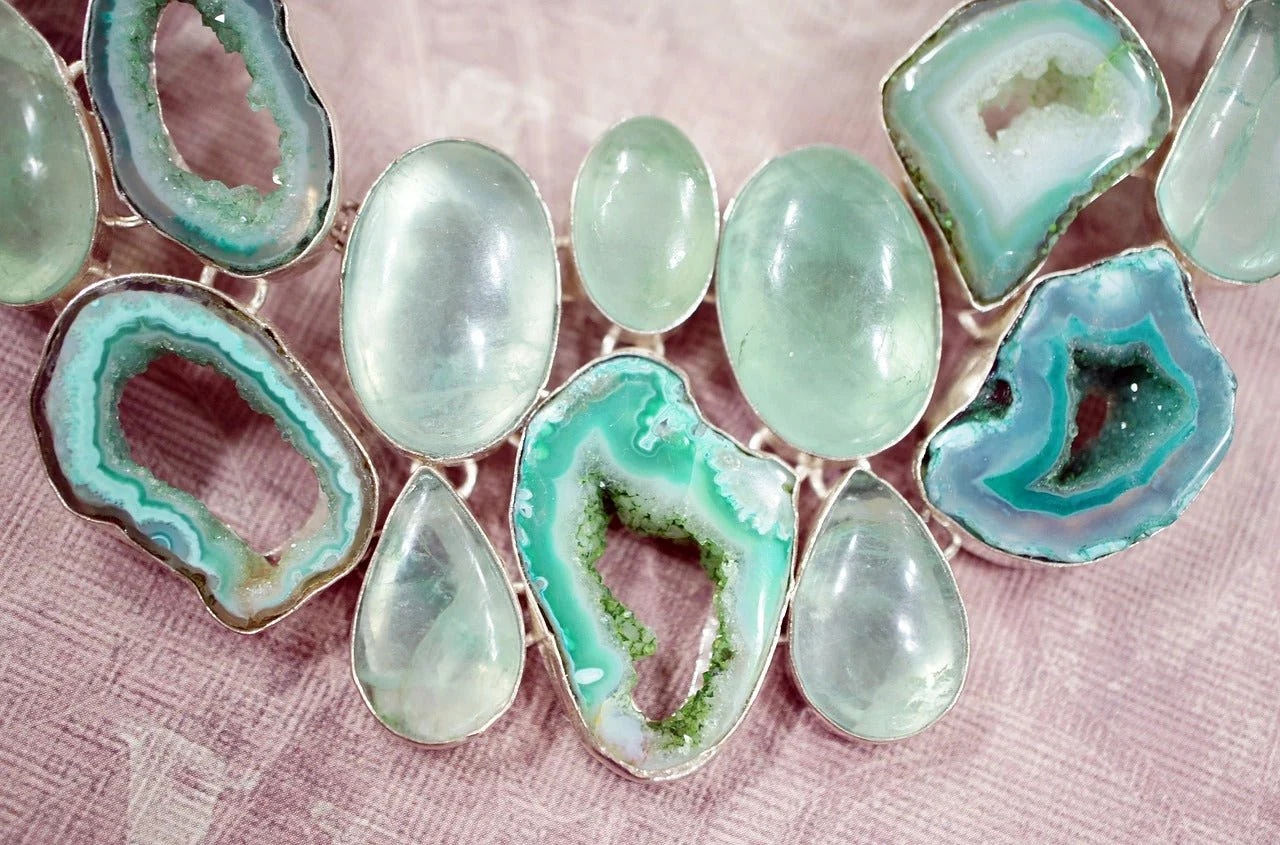 Edelsteinschmuck mit Seele: Erlebe die Leichtigkeit von CrystalScents