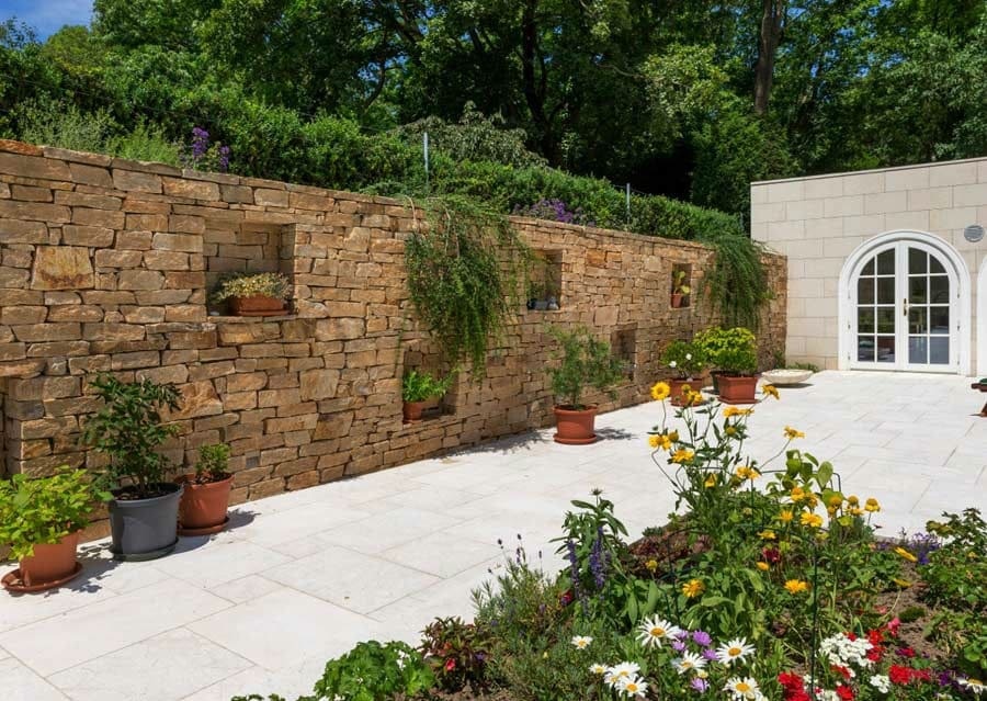 Terrassenbau: Ein umfassender Leitfaden zur Planung und Konstruktion einer langlebigen Terrasse